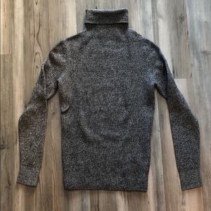 Small American Eagle turtleneck